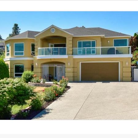 Lake View Yellow House By Winary Resort West Kelowna Dış mekan fotoğraf