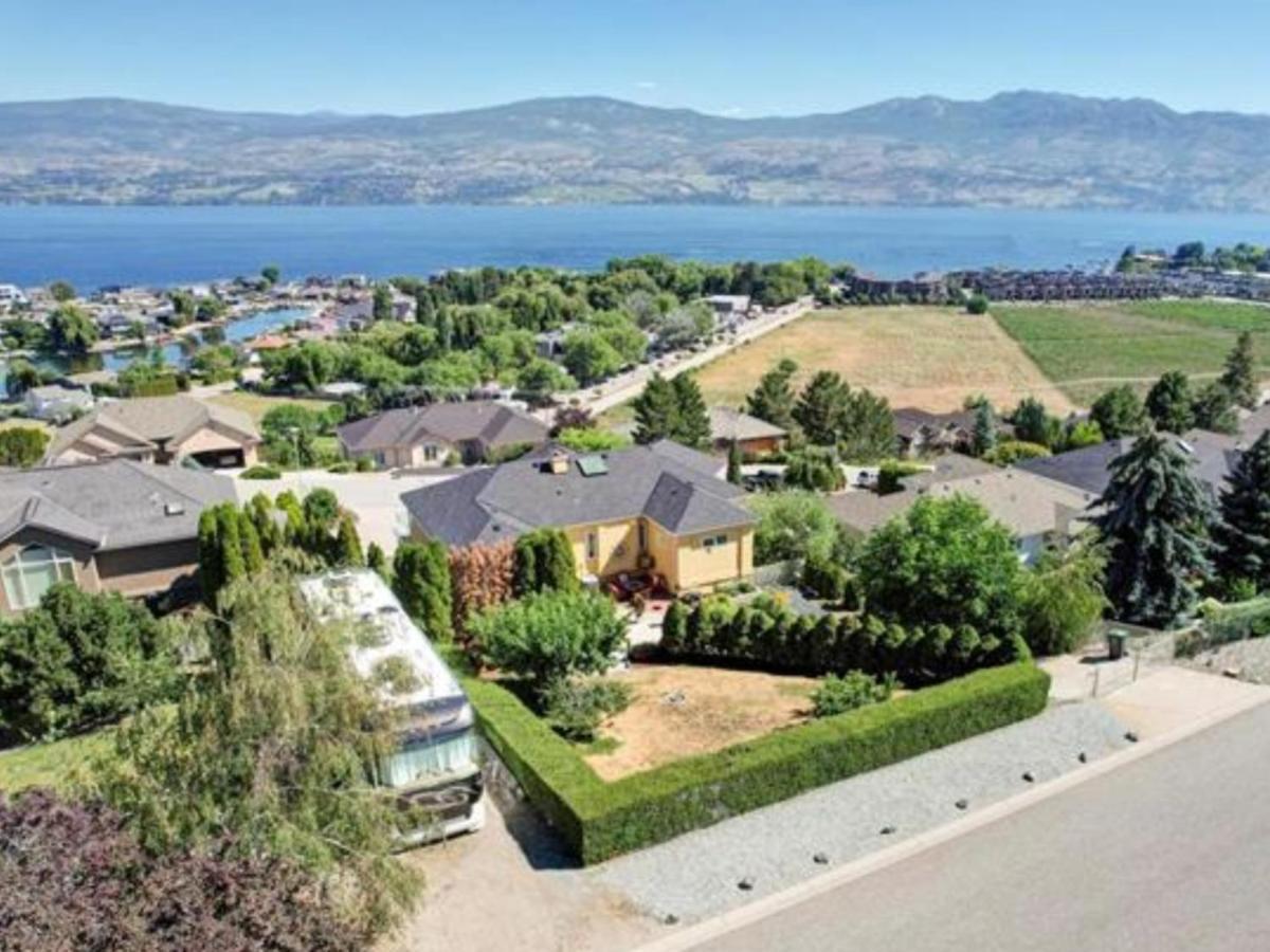 Lake View Yellow House By Winary Resort West Kelowna Dış mekan fotoğraf