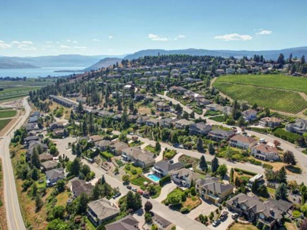 Lake View Yellow House By Winary Resort West Kelowna Dış mekan fotoğraf