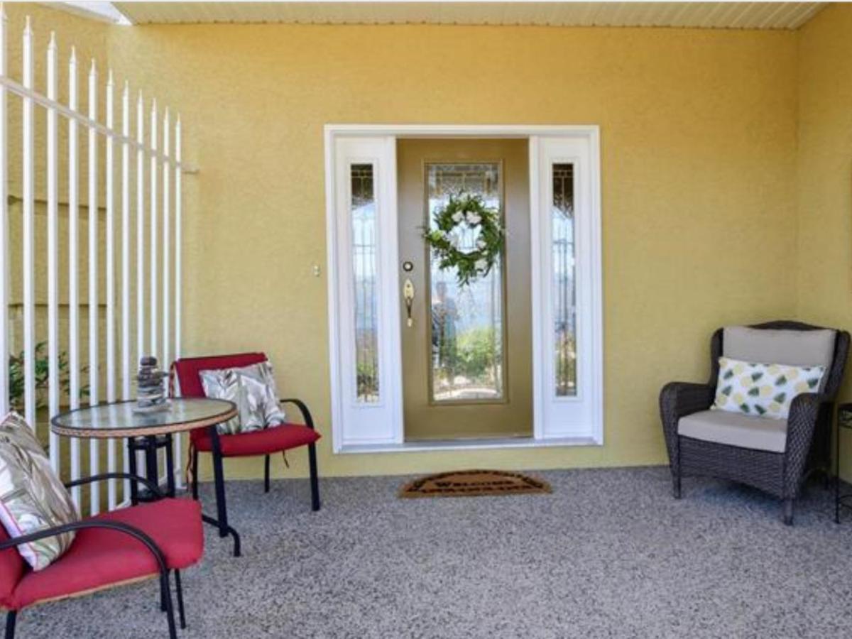 Lake View Yellow House By Winary Resort West Kelowna Dış mekan fotoğraf